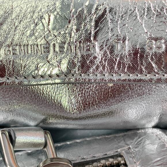 ROGER VIVIER Metallic Silver Textured Leather Clutch Handbag - Picture 7 of 8